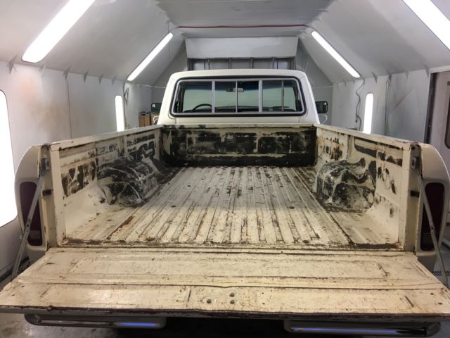 1976 Wimbledon White Ford F-250 Standard Cab Pickup