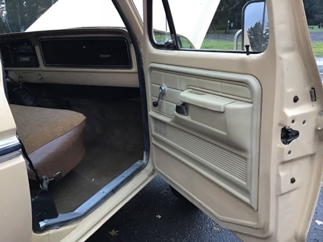 1976 Tan Ford F-250 Pickup