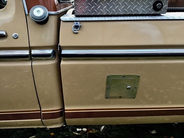1976 Tan Ford F-250 Pickup