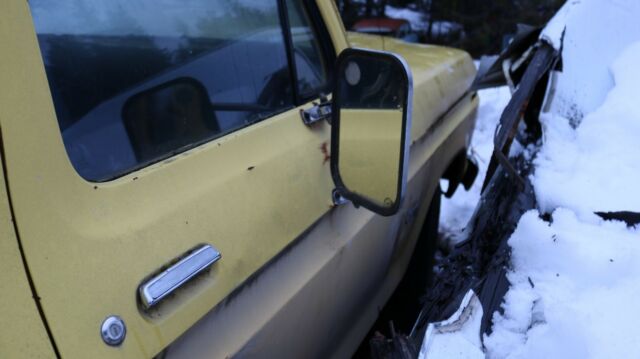 1976 Yellow Ford F-250 Crew Cab Pickup