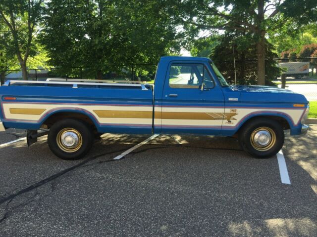 1976 Blue Ford F-250