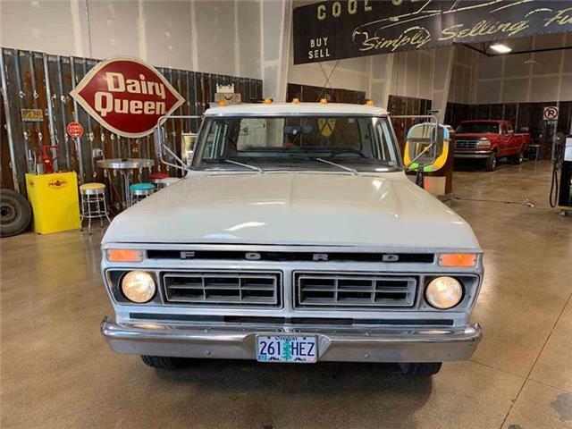 1976 White Ford F-250 Pickup Truck