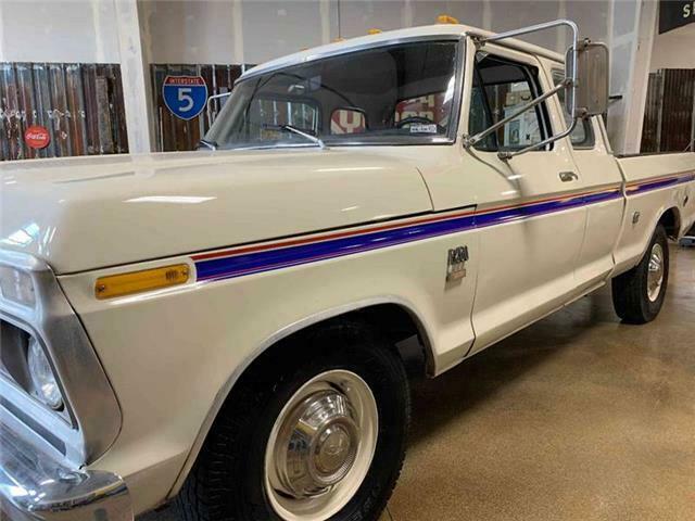 1976 White Ford F-250 Pickup Truck
