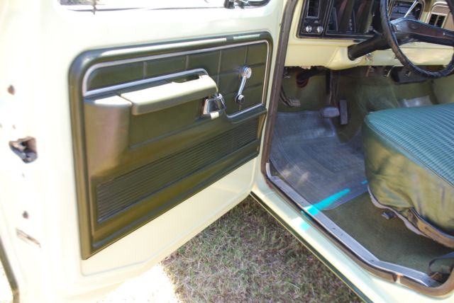 1976 Green Ford F-350 Extended Cab Pickup