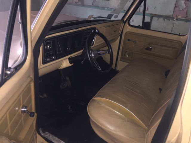 1976 Tan Ford F-100 Standard Cab Pickup