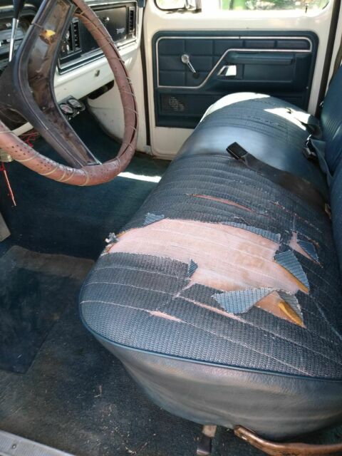 1976 Blue/white Ford F-150 Crew Cab Pickup