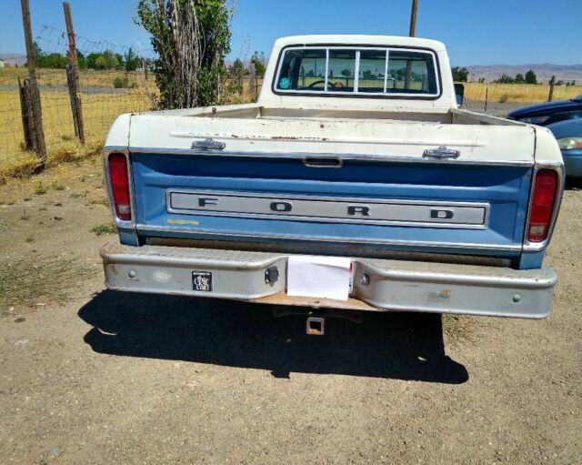 1976 Blue/white Ford F-150 Crew Cab Pickup