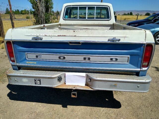 1976 Blue/white Ford F-150 Crew Cab Pickup