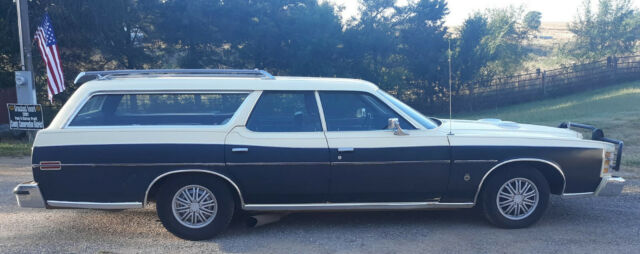 1976 Cream / Flat Black Ford LTD Wagon
