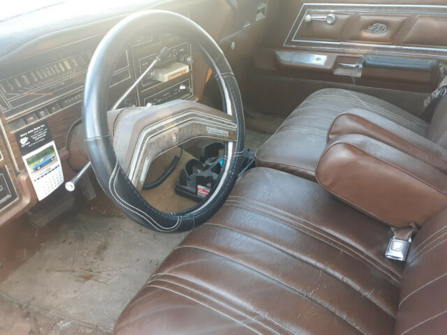 1976 Cream / Flat Black Ford LTD Wagon