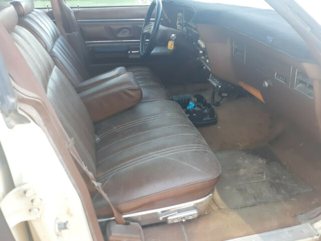 1976 Cream / Flat Black Ford LTD Wagon