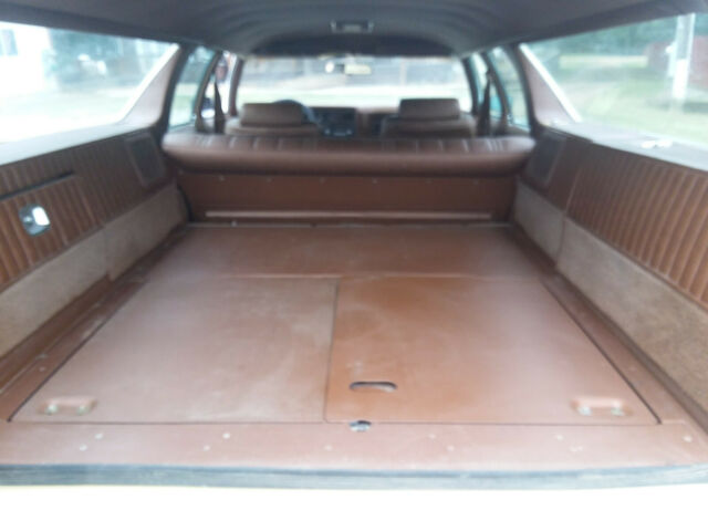 1976 Cream / Flat Black Ford LTD Wagon