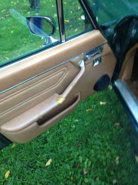 1976 British Racing Green Jaguar XJ6 Sedan