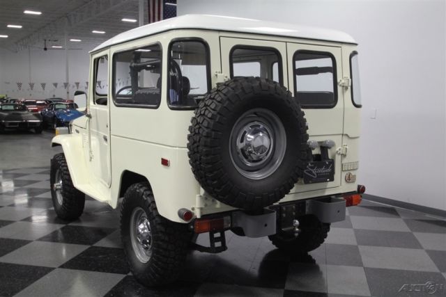 1976 White Toyota FJ40