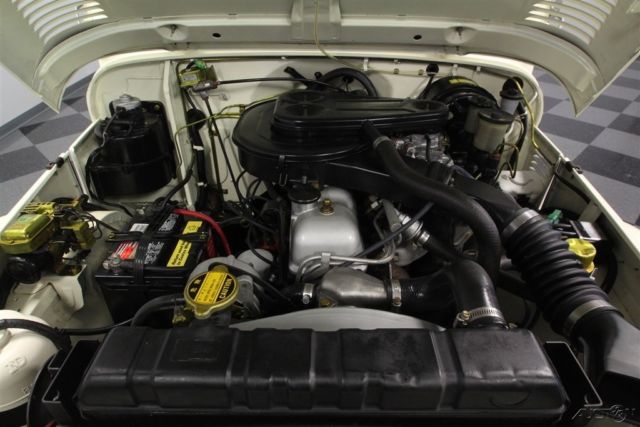 1976 White Toyota FJ40