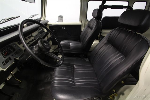 1976 White Toyota FJ40