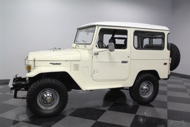 1976 White Toyota FJ40