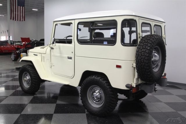 1976 White Toyota FJ40