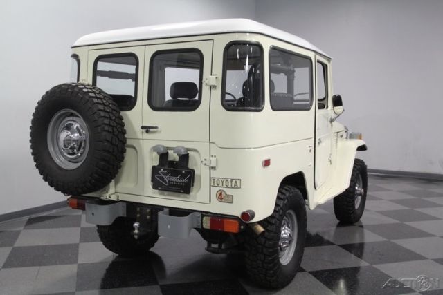 1976 White Toyota FJ40