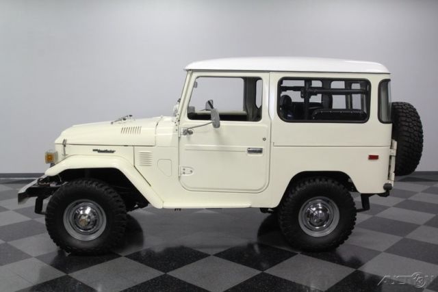 1976 White Toyota FJ40