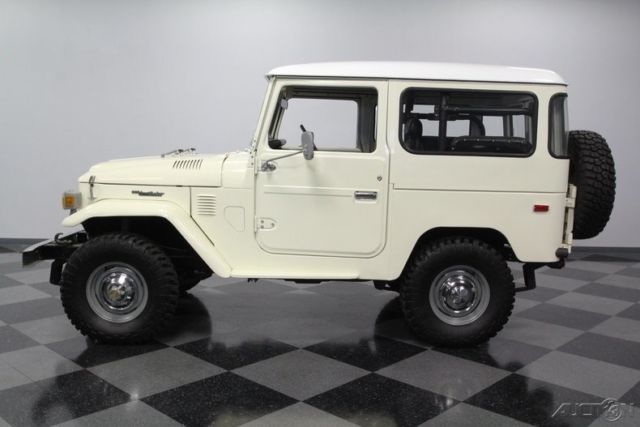 1976 White Toyota FJ40
