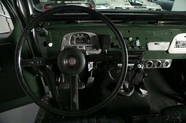 1976 Green Toyota FJ40 SUV