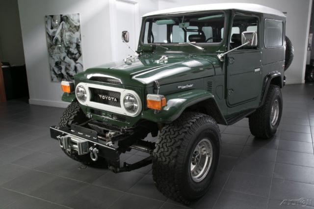 1976 Green Toyota FJ40 SUV