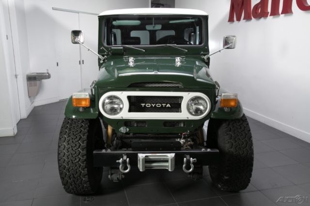 1976 Green Toyota FJ40 SUV