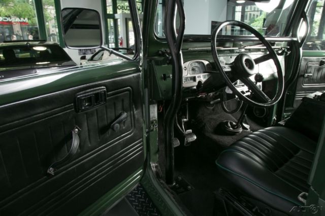 1976 Green Toyota FJ40 SUV