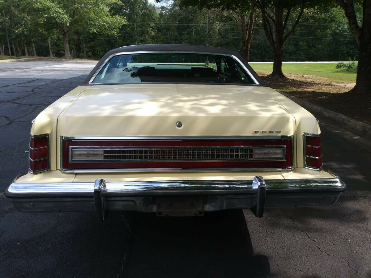 1976 Ford LTD Coupe
