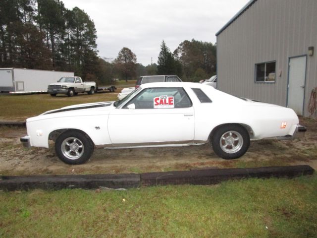 1976 White Chevrolet Malibu
