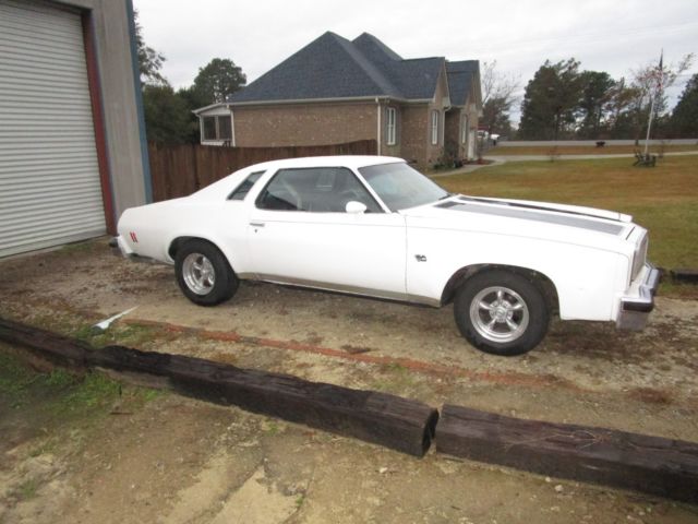 1976 White Chevrolet Malibu