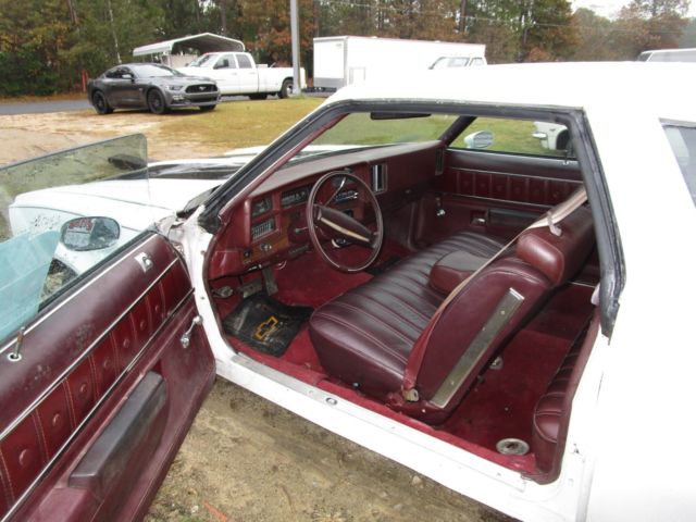 1976 White Chevrolet Malibu