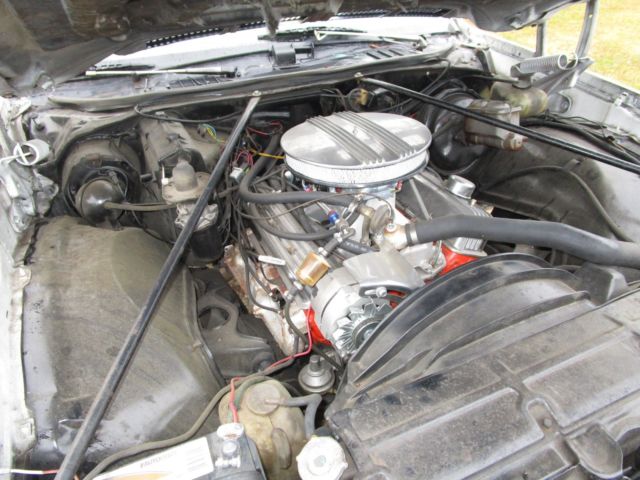 1976 White Chevrolet Malibu