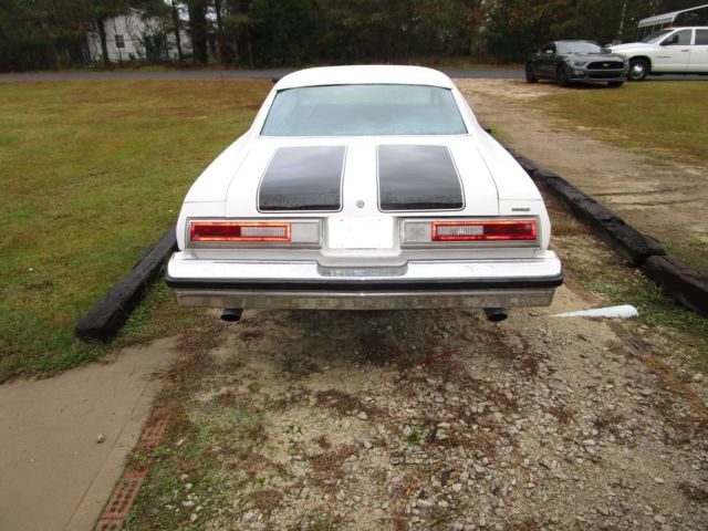 1976 White Chevrolet Malibu