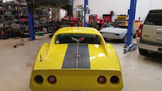 1976 Yellow Chevrolet Corvette Coupe
