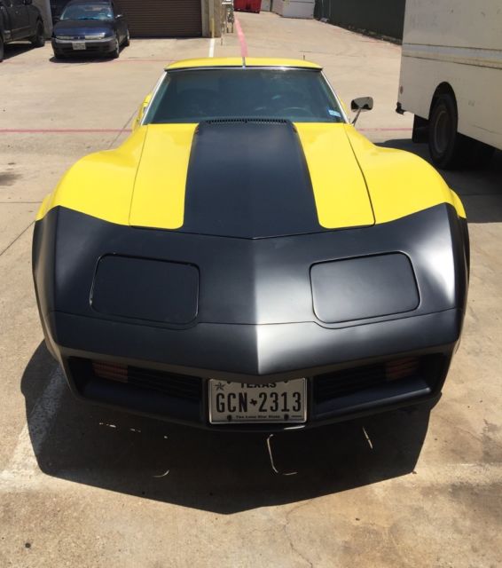 1976 Yellow Chevrolet Corvette Coupe