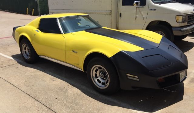 1976 Yellow Chevrolet Corvette Coupe
