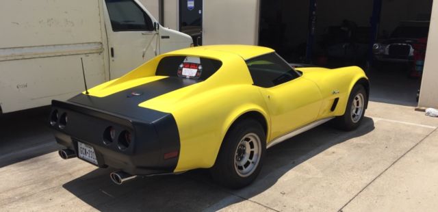 1976 Yellow Chevrolet Corvette Coupe