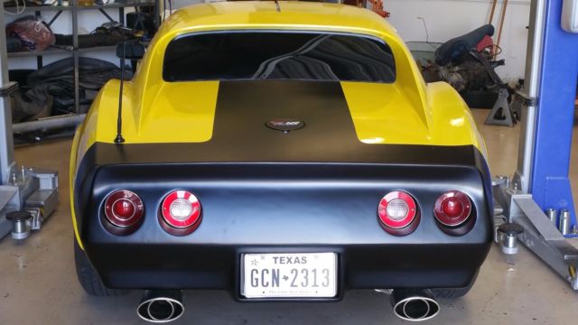 1976 Yellow Chevrolet Corvette Coupe