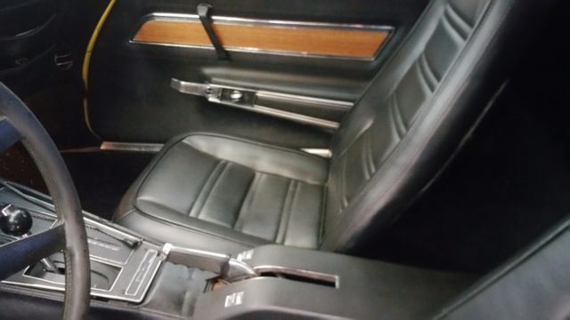 1976 Yellow Chevrolet Corvette Coupe