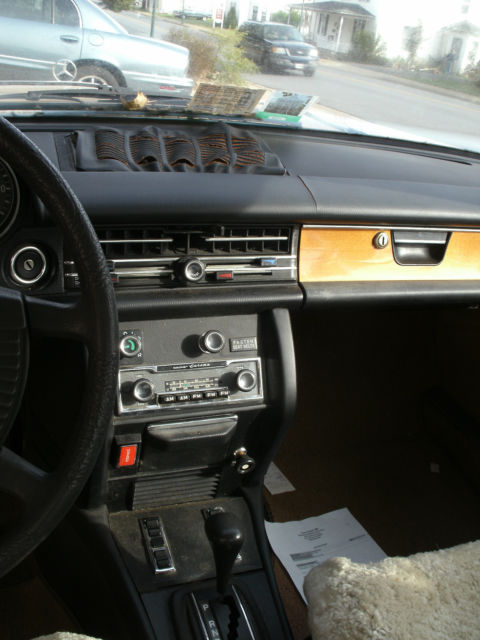 1976 Brown Mercedes-Benz 200-Series Sedan