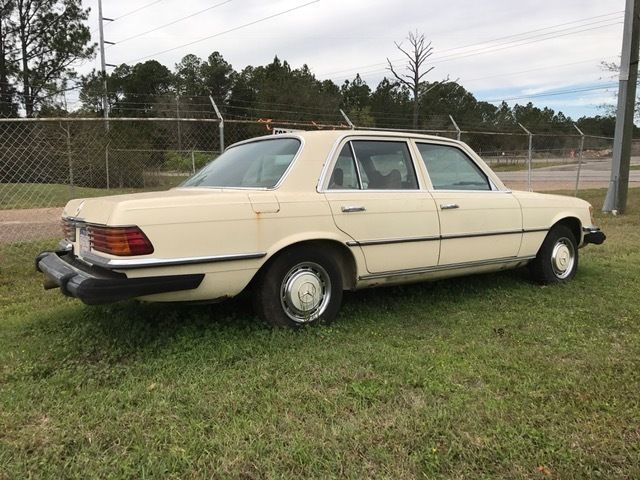 1976 Gold Mercedes-Benz 200-Series sedan