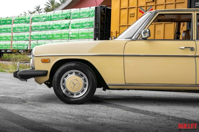 1976 Yellow Mercedes-Benz 300-Series Sedan
