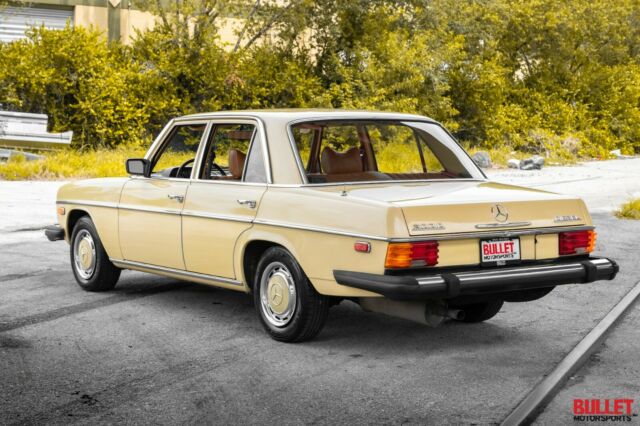 1976 Yellow Mercedes-Benz 300-Series Sedan