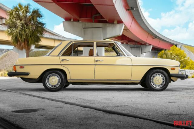 1976 Yellow Mercedes-Benz 300-Series Sedan