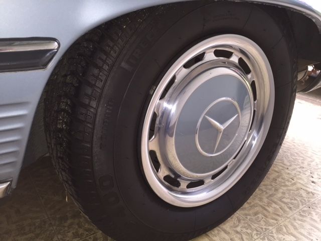 19760000 Diamond Blue Mercedes-Benz SL-Class Roadster