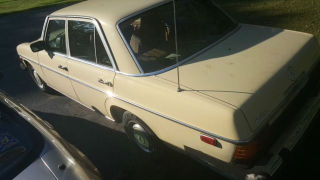 1976 grandma butternut  off yellow Mercedes-Benz 200-Series