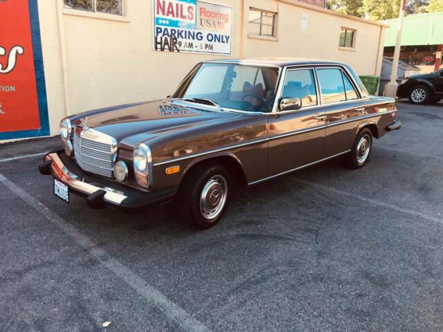 1976 Brown Mercedes-Benz 200-Series Sedan