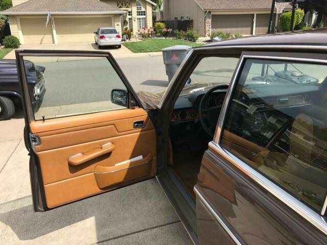 1976 Brown Mercedes-Benz 200-Series Sedan